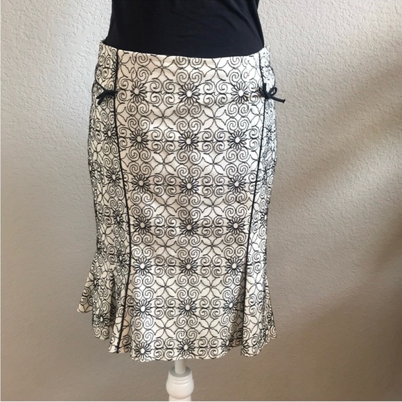 Nanette Lepore Dresses & Skirts - Nanette Lepore Embroidered Black and White Floral Pencil Skirt